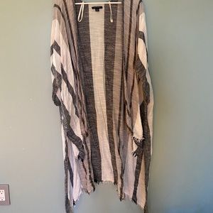 American eagle no sleeve cardigan